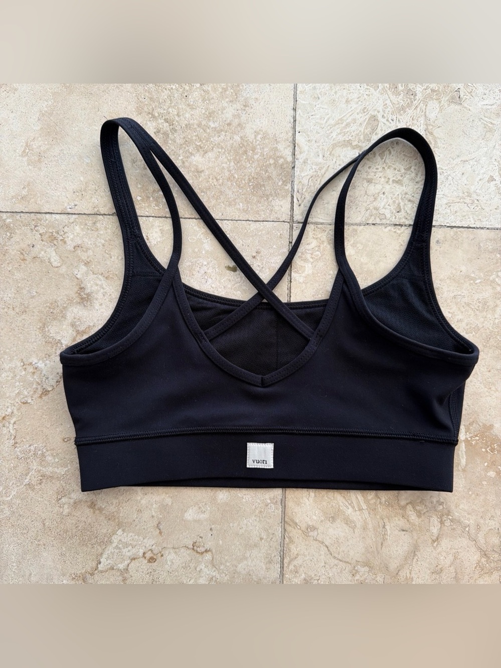 Vuori mindset Black Cross-Back Sports Bra